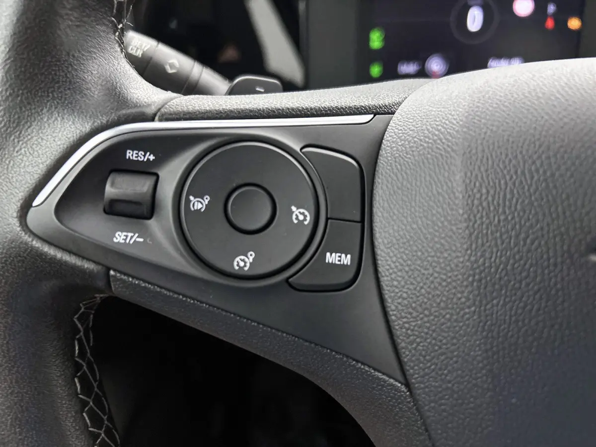 1.2 130pk Elegance Automaat | Navigatie | Climate Control | Cruise Control | Camera | 17"LMV | LED | Keyless Entry/Start |