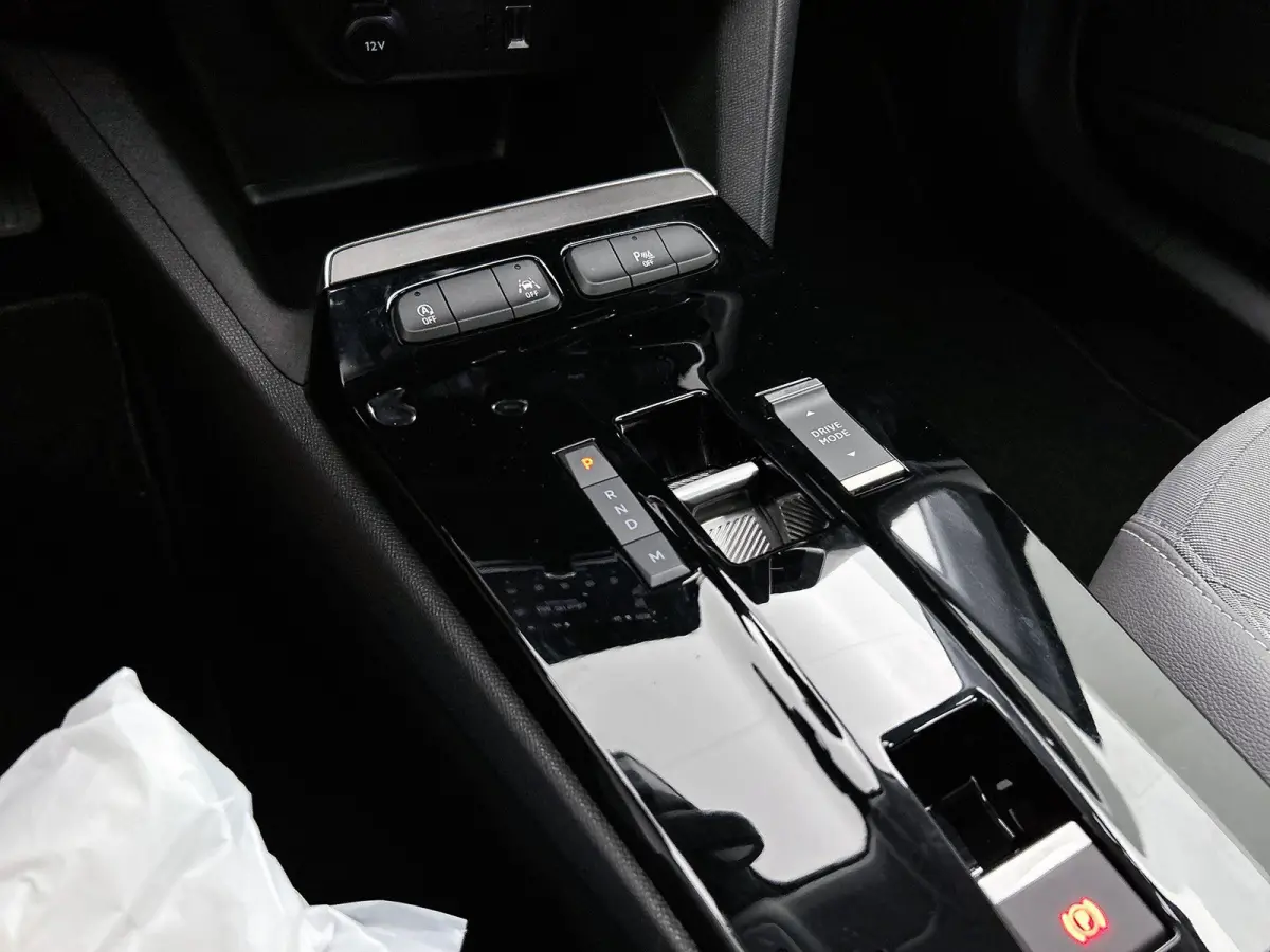 1.2 130pk Elegance Automaat | Navigatie | Climate Control | Cruise Control | Camera | 17"LMV | LED | Keyless Entry/Start |