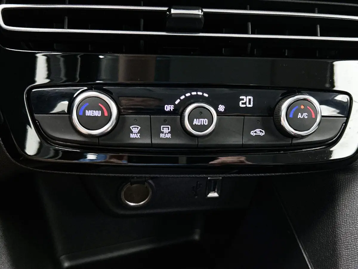 1.2 130pk Elegance Automaat | Navigatie | Climate Control | Cruise Control | Camera | 17"LMV | LED | Keyless Entry/Start |