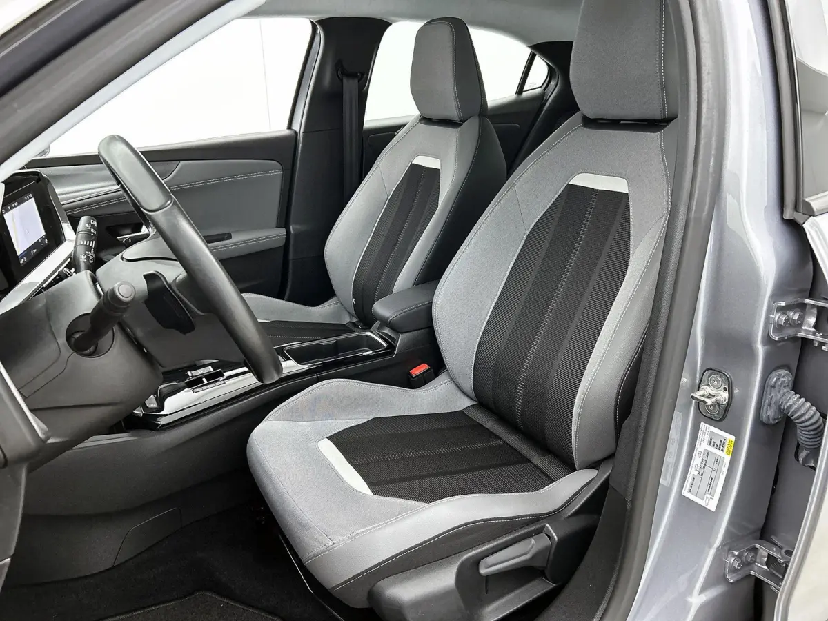1.2 130pk Elegance Automaat | Navigatie | Climate Control | Cruise Control | Camera | 17"LMV | LED | Keyless Entry/Start |