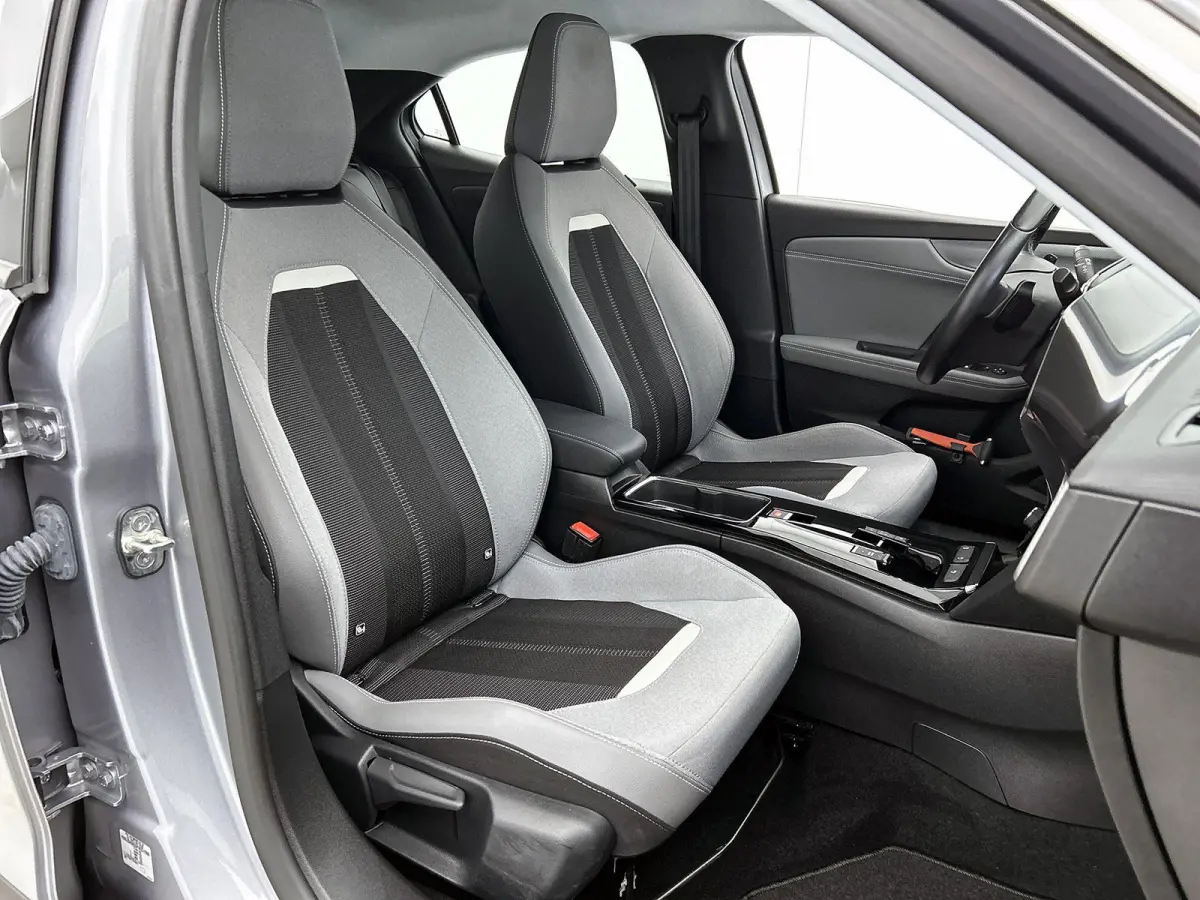 1.2 130pk Elegance Automaat | Navigatie | Climate Control | Cruise Control | Camera | 17"LMV | LED | Keyless Entry/Start |
