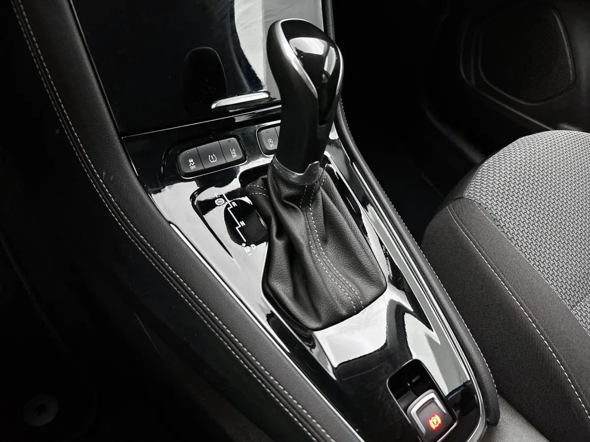 1.2 130pk Edition X Automaat | Navigatie | Climate Control | Cruise Control | Camera | 17"LMV | LED | Apple Carplay/Android Auto |