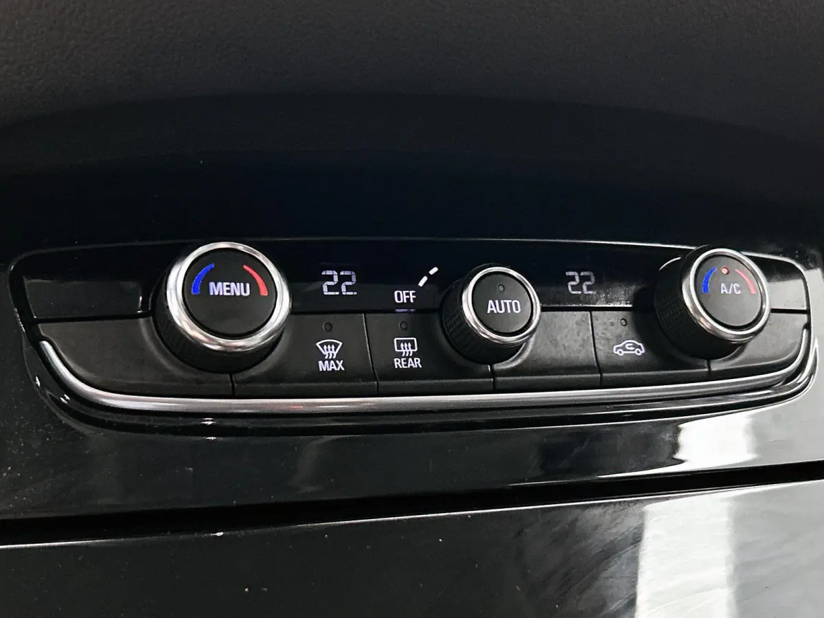 1.2 130pk Edition X Automaat | Navigatie | Climate Control | Cruise Control | Camera | 17"LMV | LED | Apple Carplay/Android Auto |