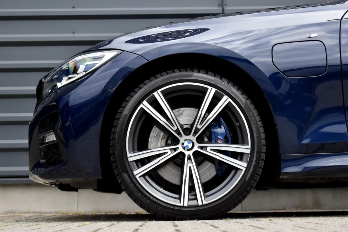 330e M Sport Individual | 19'' Wielen | Lederen Bekleding | CarPlay | Audio Media Pack | 1e Eigenaar |