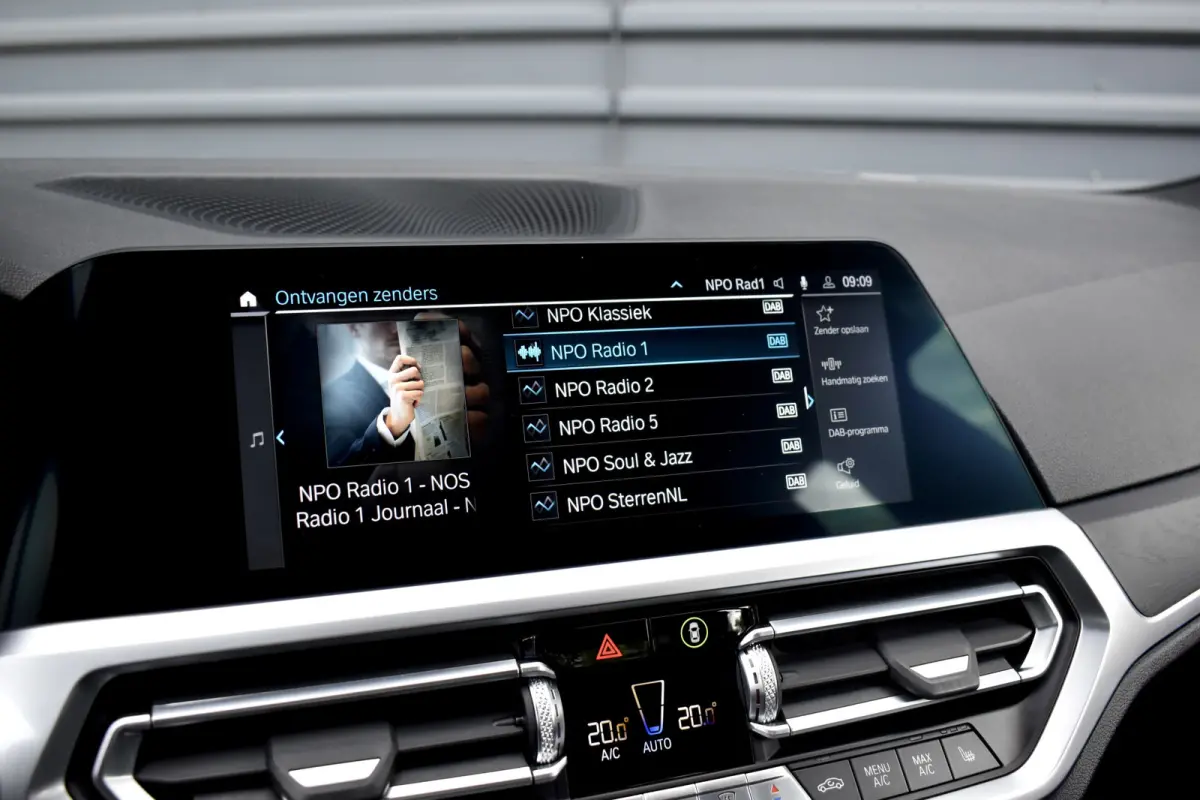 330e M Sport Individual | 19'' Wielen | Lederen Bekleding | CarPlay | Audio Media Pack | 1e Eigenaar |