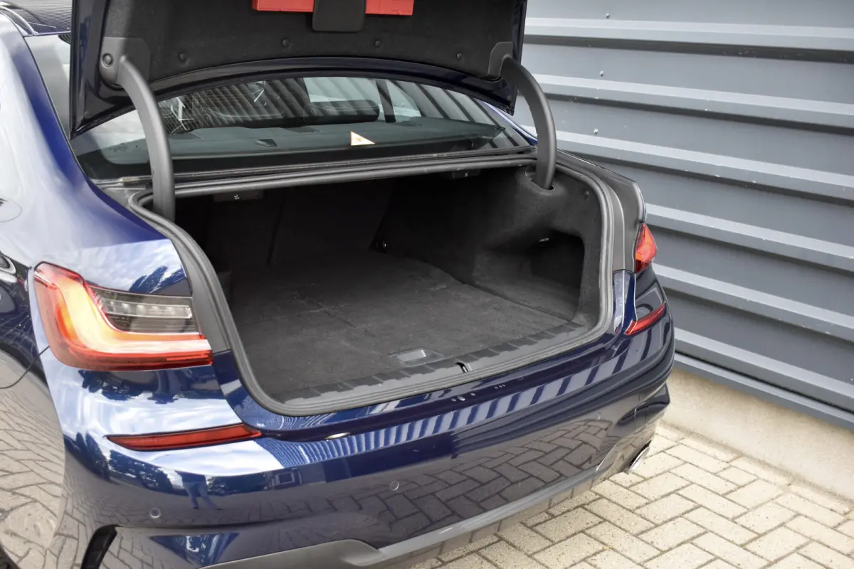 330e M Sport Individual | 19'' Wielen | Lederen Bekleding | CarPlay | Audio Media Pack | 1e Eigenaar |