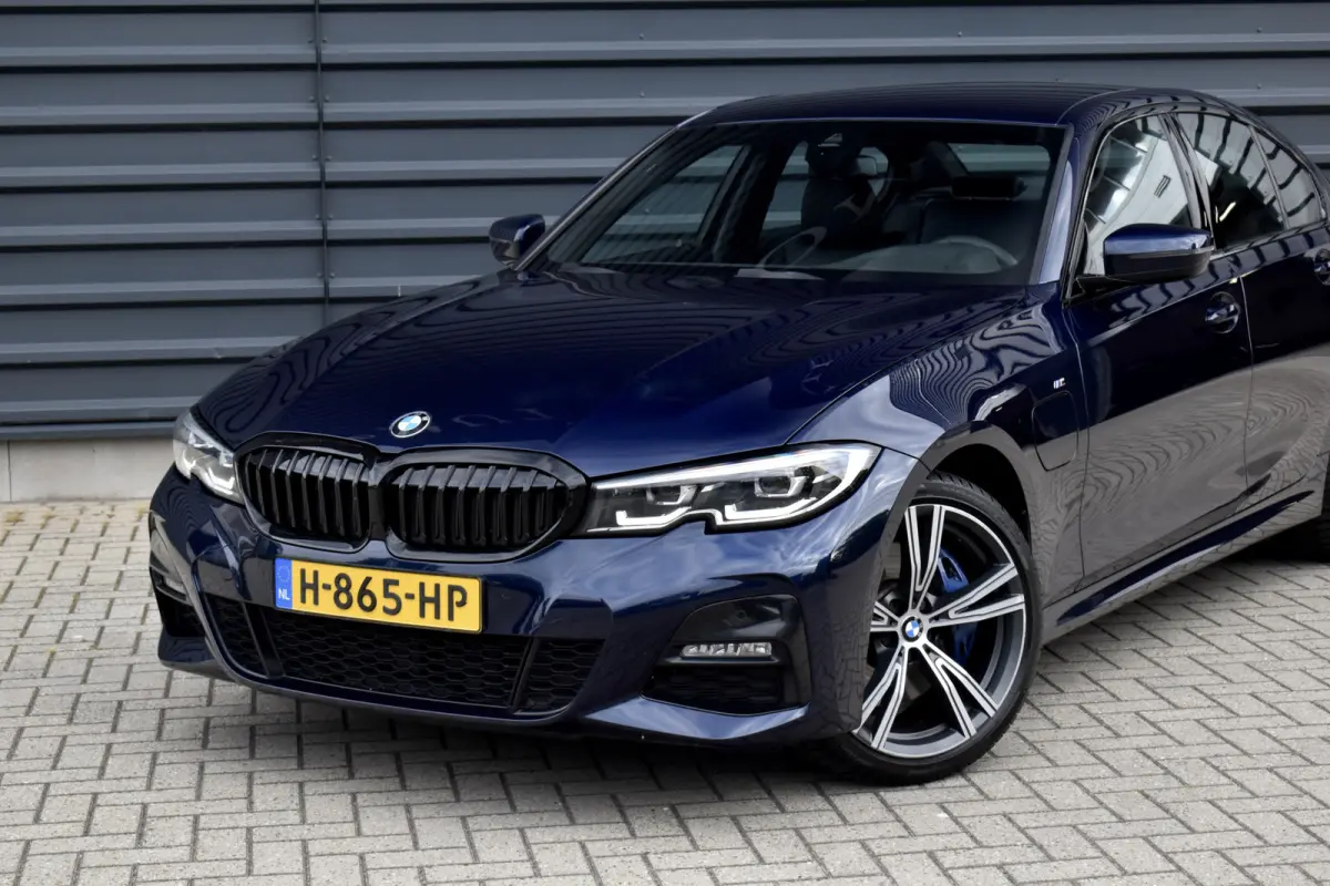 330e M Sport Individual | 19'' Wielen | Lederen Bekleding | CarPlay | Audio Media Pack | 1e Eigenaar |