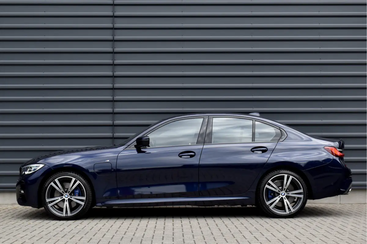 330e M Sport Individual | 19'' Wielen | Lederen Bekleding | CarPlay | Audio Media Pack | 1e Eigenaar |