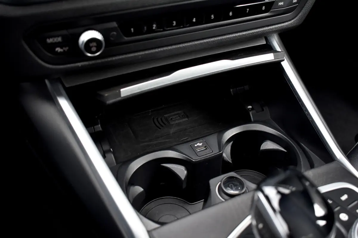 330e M Sport Individual | 19'' Wielen | Lederen Bekleding | CarPlay | Audio Media Pack | 1e Eigenaar |