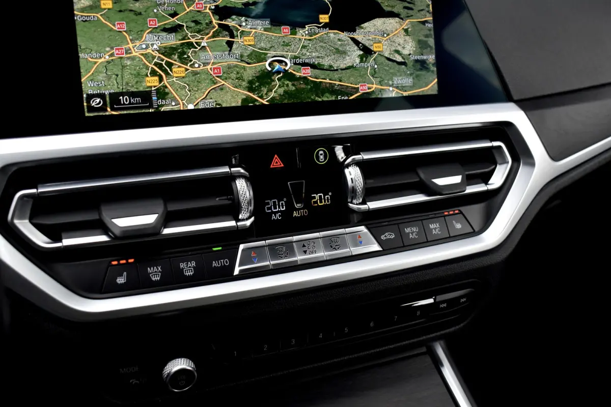 330e M Sport Individual | 19'' Wielen | Lederen Bekleding | CarPlay | Audio Media Pack | 1e Eigenaar |