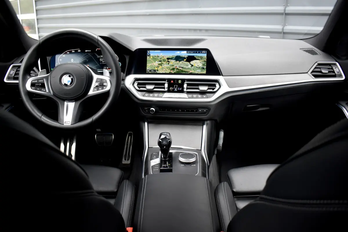 330e M Sport Individual | 19'' Wielen | Lederen Bekleding | CarPlay | Audio Media Pack | 1e Eigenaar |