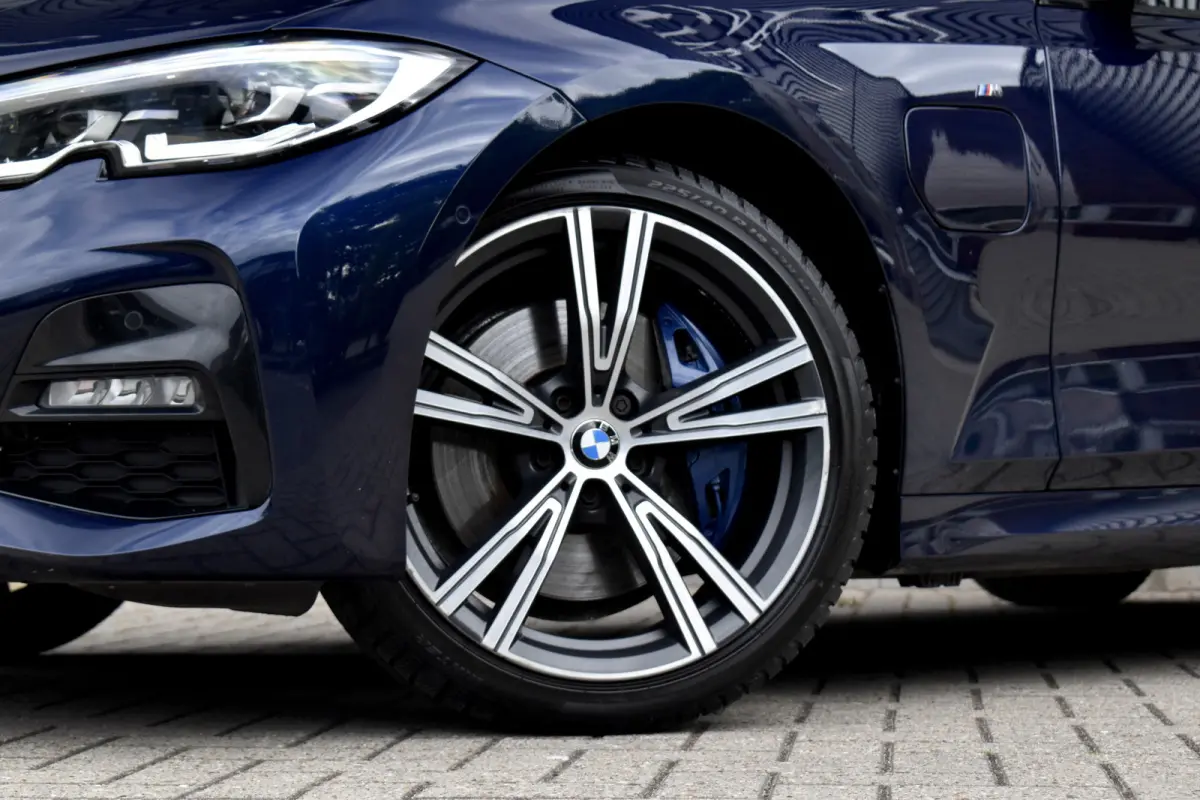 330e M Sport Individual | 19'' Wielen | Lederen Bekleding | CarPlay | Audio Media Pack | 1e Eigenaar |