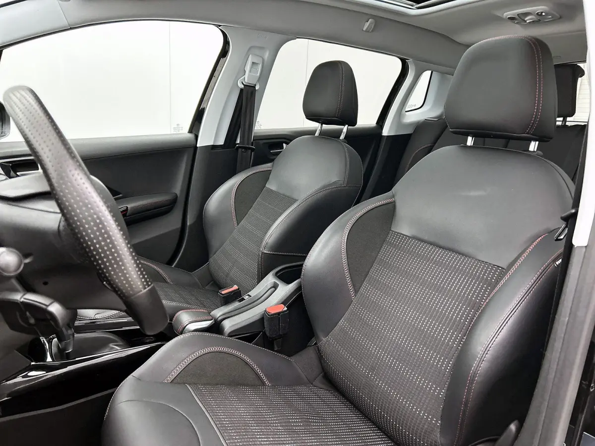 GT-Line 1.2 110pk Automaat | Glazendak | Navigatie | Climate Control | Cruise Control | 17"LMV | Camera |