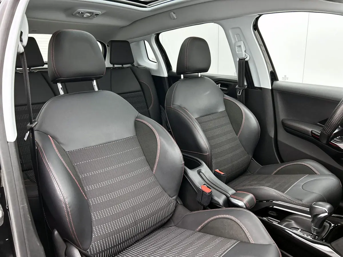 GT-Line 1.2 110pk Automaat | Glazendak | Navigatie | Climate Control | Cruise Control | 17"LMV | Camera |