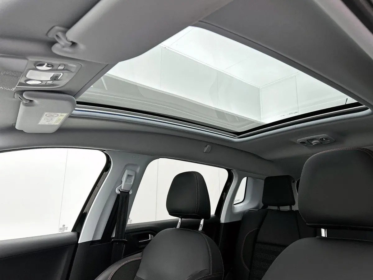 GT-Line 1.2 110pk Automaat | Glazendak | Navigatie | Climate Control | Cruise Control | 17"LMV | Camera |