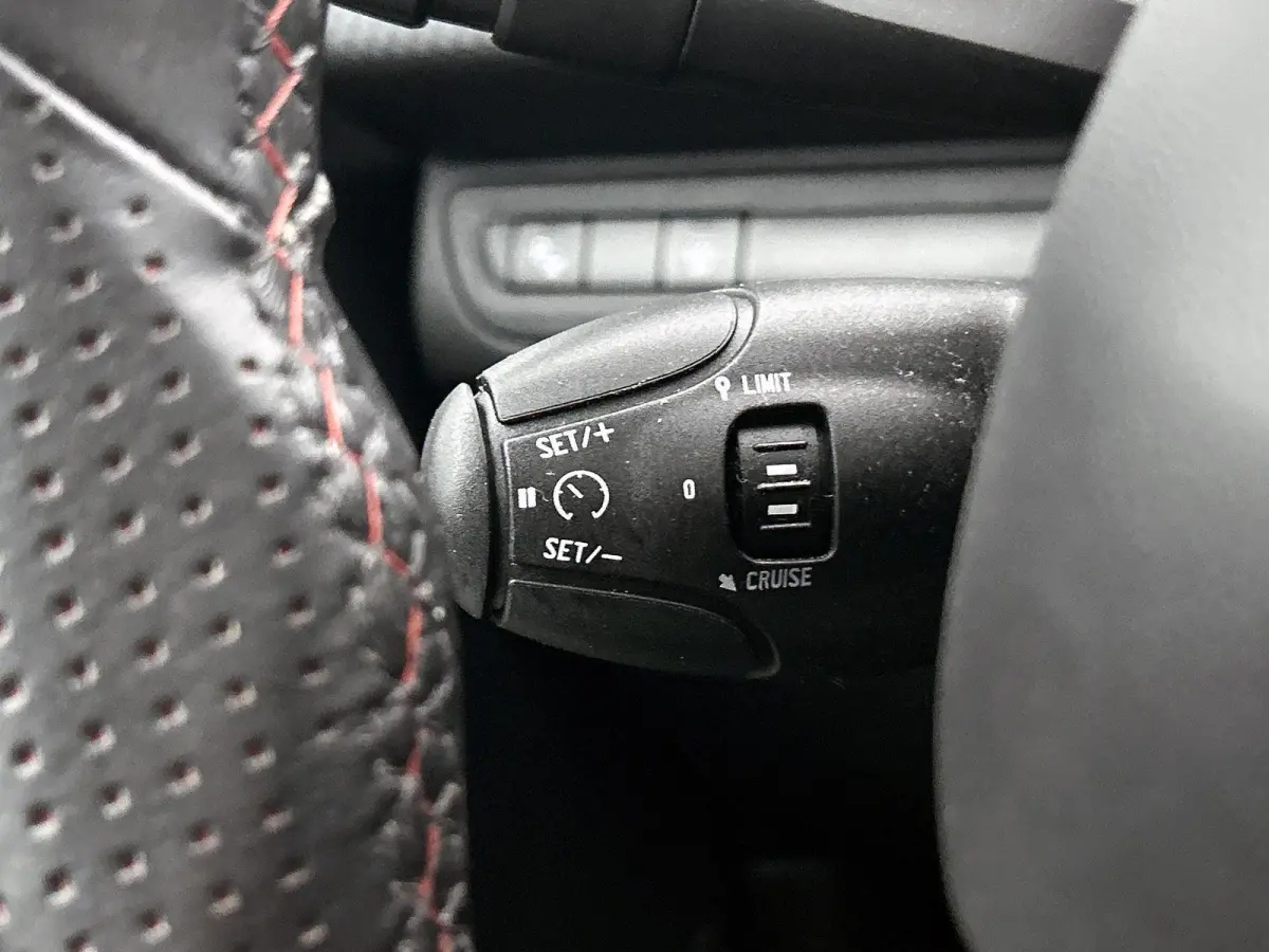 GT-Line 1.2 110pk Automaat | Glazendak | Navigatie | Climate Control | Cruise Control | 17"LMV | Camera |
