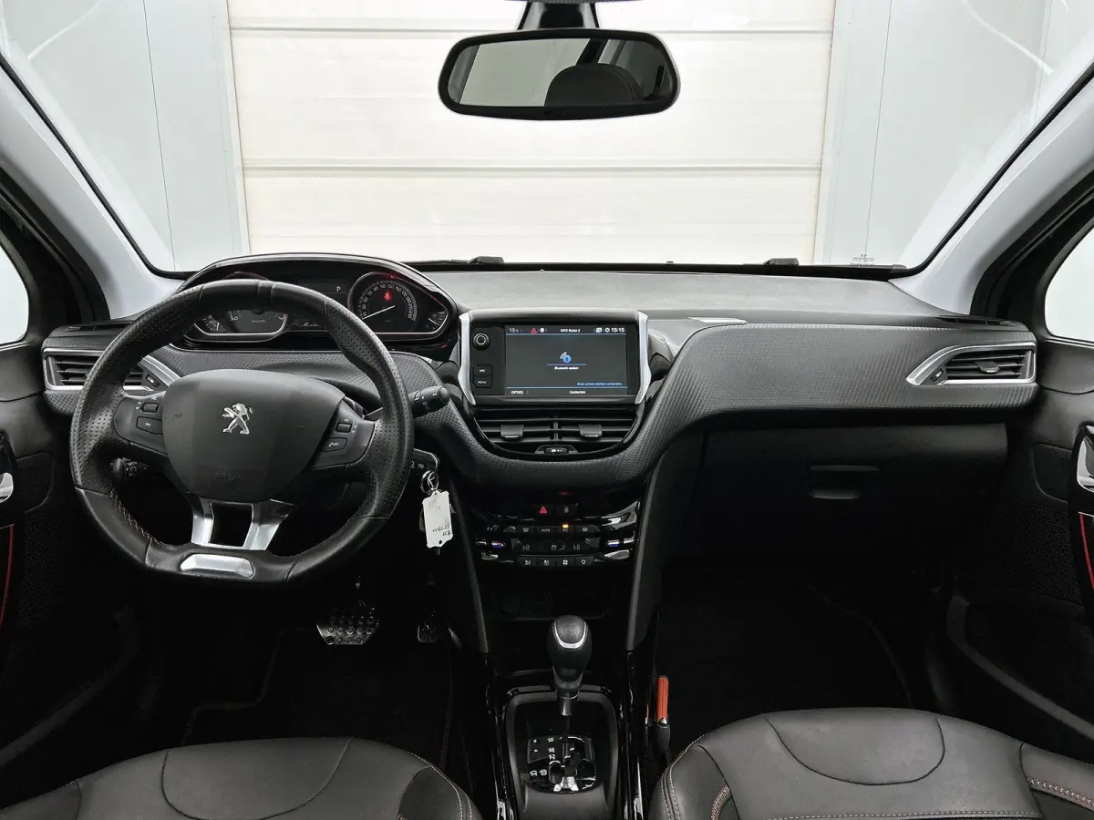 GT-Line 1.2 110pk Automaat | Glazendak | Navigatie | Climate Control | Cruise Control | 17"LMV | Camera |