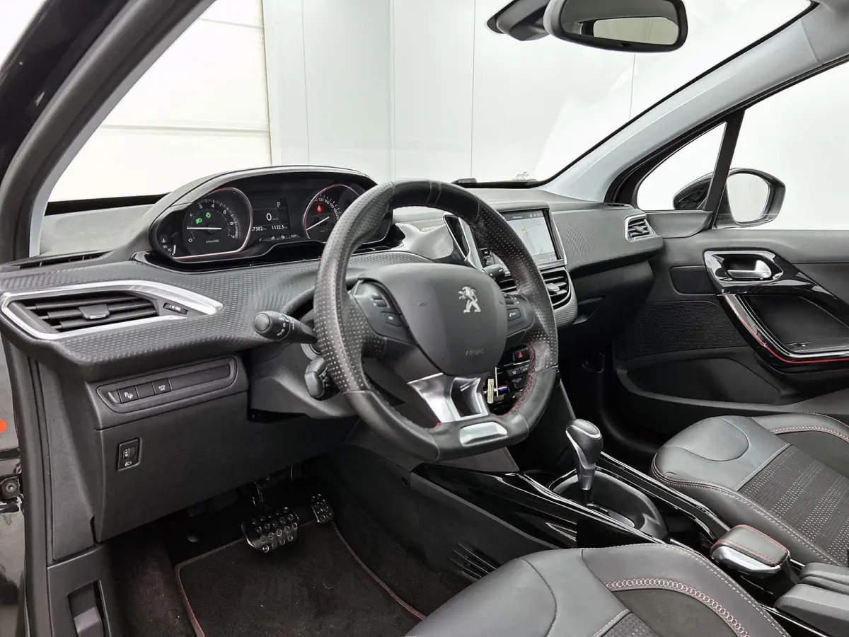 GT-Line 1.2 110pk Automaat | Glazendak | Navigatie | Climate Control | Cruise Control | 17"LMV | Camera |