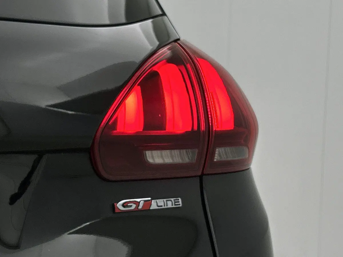 GT-Line 1.2 110pk Automaat | Glazendak | Navigatie | Climate Control | Cruise Control | 17"LMV | Camera |