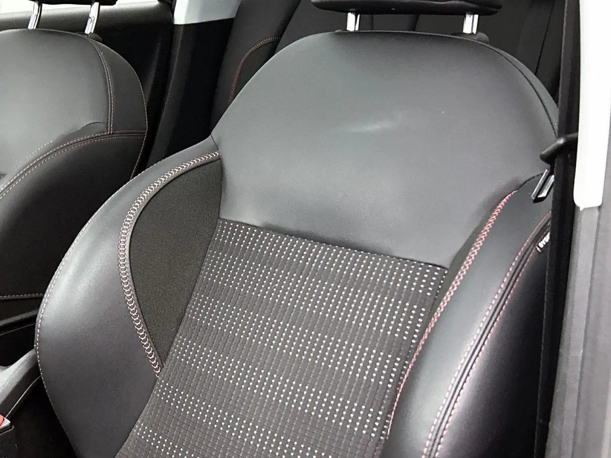 GT-Line 1.2 110pk Automaat | Glazendak | Navigatie | Climate Control | Cruise Control | 17"LMV | Camera |