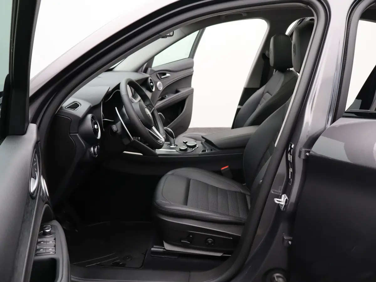 2.0 T AWD B-Tech 280 Pk | Panoramisch schuifdak | Elek. stoelen | Stoel en stuurverwarming | Adaptive Cruise Control | Dodehoekdetectie | Elek. achterklep