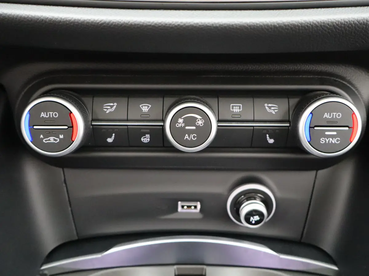 2.0 T AWD B-Tech 280 Pk | Panoramisch schuifdak | Elek. stoelen | Stoel en stuurverwarming | Adaptive Cruise Control | Dodehoekdetectie | Elek. achterklep