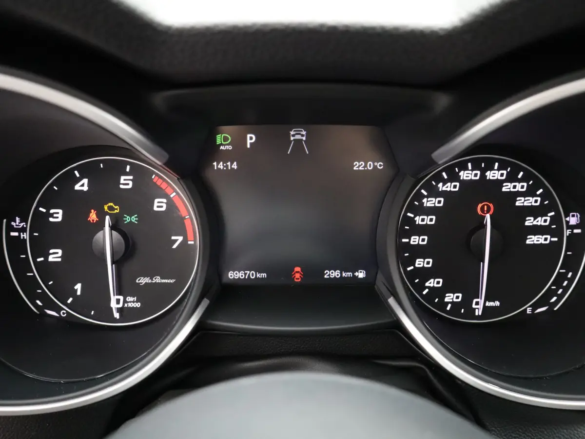 2.0 T AWD B-Tech 280 Pk | Panoramisch schuifdak | Elek. stoelen | Stoel en stuurverwarming | Adaptive Cruise Control | Dodehoekdetectie | Elek. achterklep