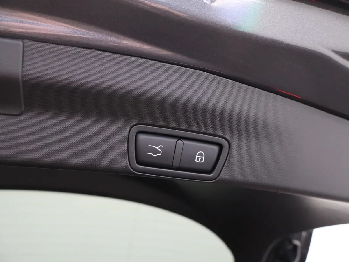2.0 T AWD B-Tech 280 Pk | Panoramisch schuifdak | Elek. stoelen | Stoel en stuurverwarming | Adaptive Cruise Control | Dodehoekdetectie | Elek. achterklep