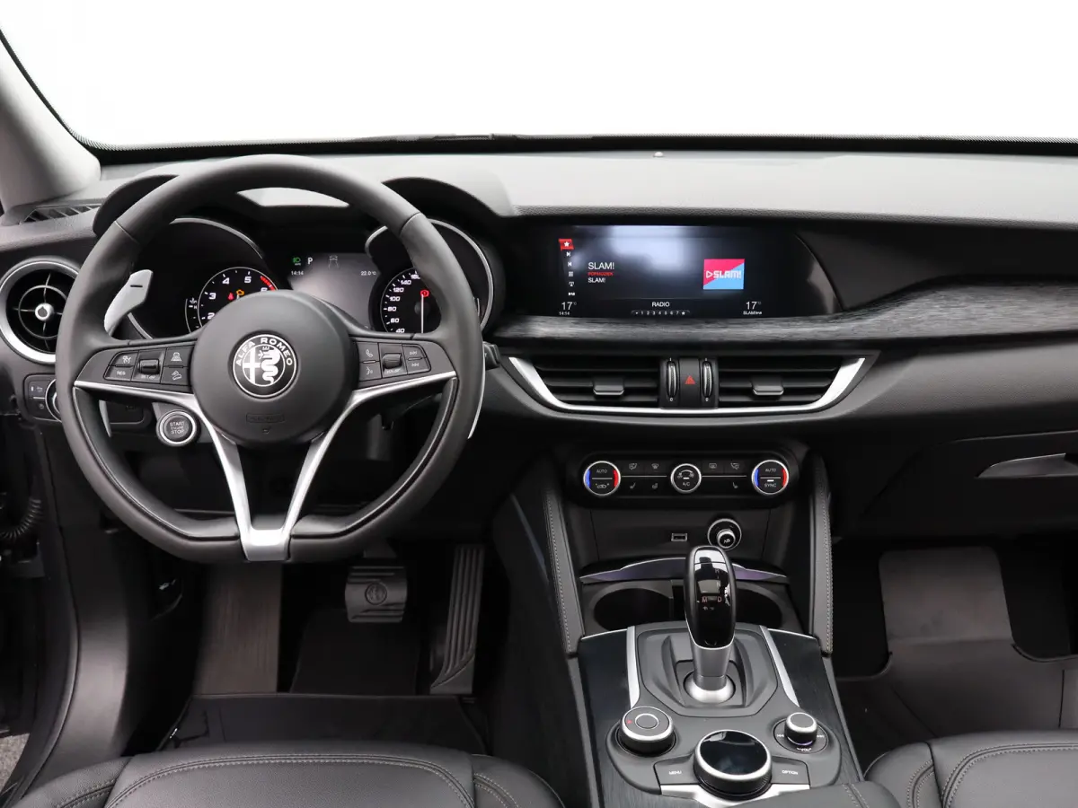 2.0 T AWD B-Tech 280 Pk | Panoramisch schuifdak | Elek. stoelen | Stoel en stuurverwarming | Adaptive Cruise Control | Dodehoekdetectie | Elek. achterklep