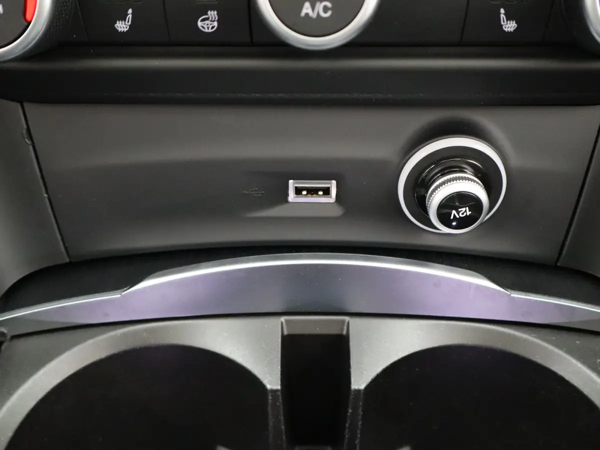 2.0 T AWD B-Tech 280 Pk | Panoramisch schuifdak | Elek. stoelen | Stoel en stuurverwarming | Adaptive Cruise Control | Dodehoekdetectie | Elek. achterklep