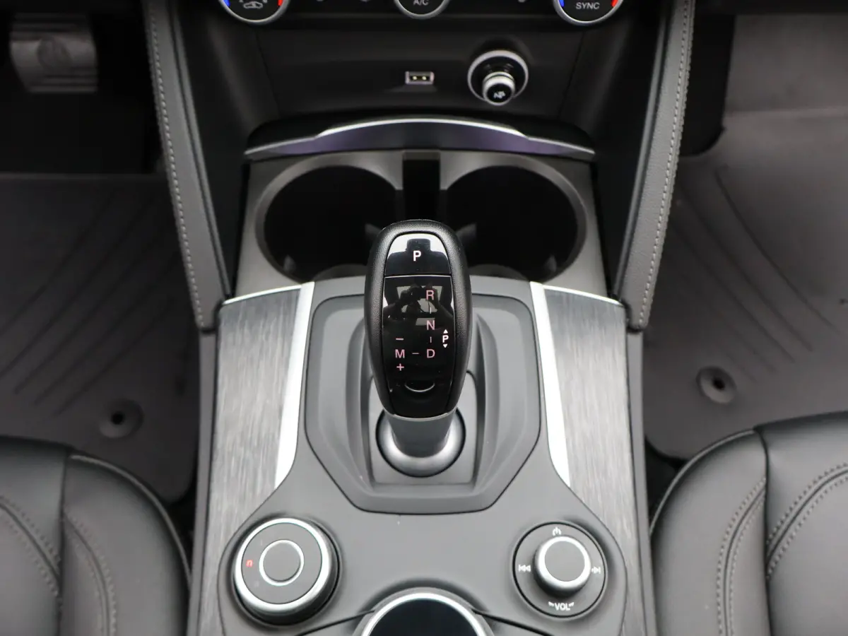 2.0 T AWD B-Tech 280 Pk | Panoramisch schuifdak | Elek. stoelen | Stoel en stuurverwarming | Adaptive Cruise Control | Dodehoekdetectie | Elek. achterklep
