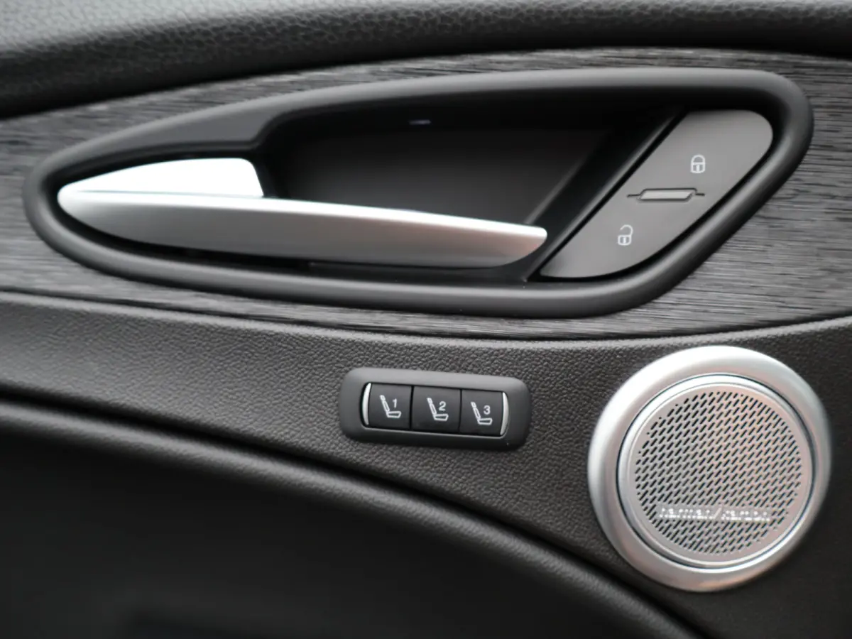 2.0 T AWD B-Tech 280 Pk | Panoramisch schuifdak | Elek. stoelen | Stoel en stuurverwarming | Adaptive Cruise Control | Dodehoekdetectie | Elek. achterklep