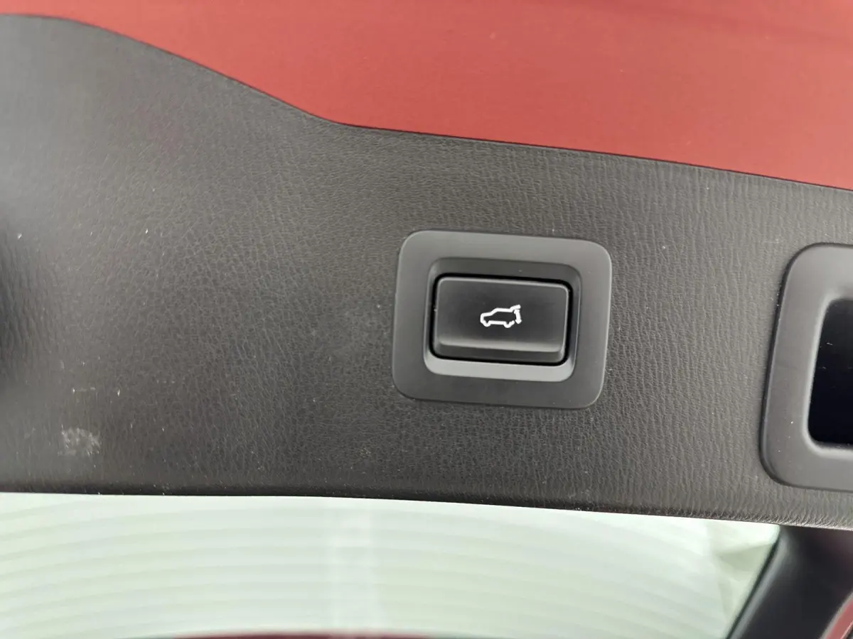 2.0 SkyActiv-G 165Pk Luxury | Memory Seats | Lederen Bekleding | Trekhaak |  360- Camera  | Stoel & Stuurverwarming | Stoelventilatie | Parkeersensoren | Elektrische Achterklep | Bose Premiu