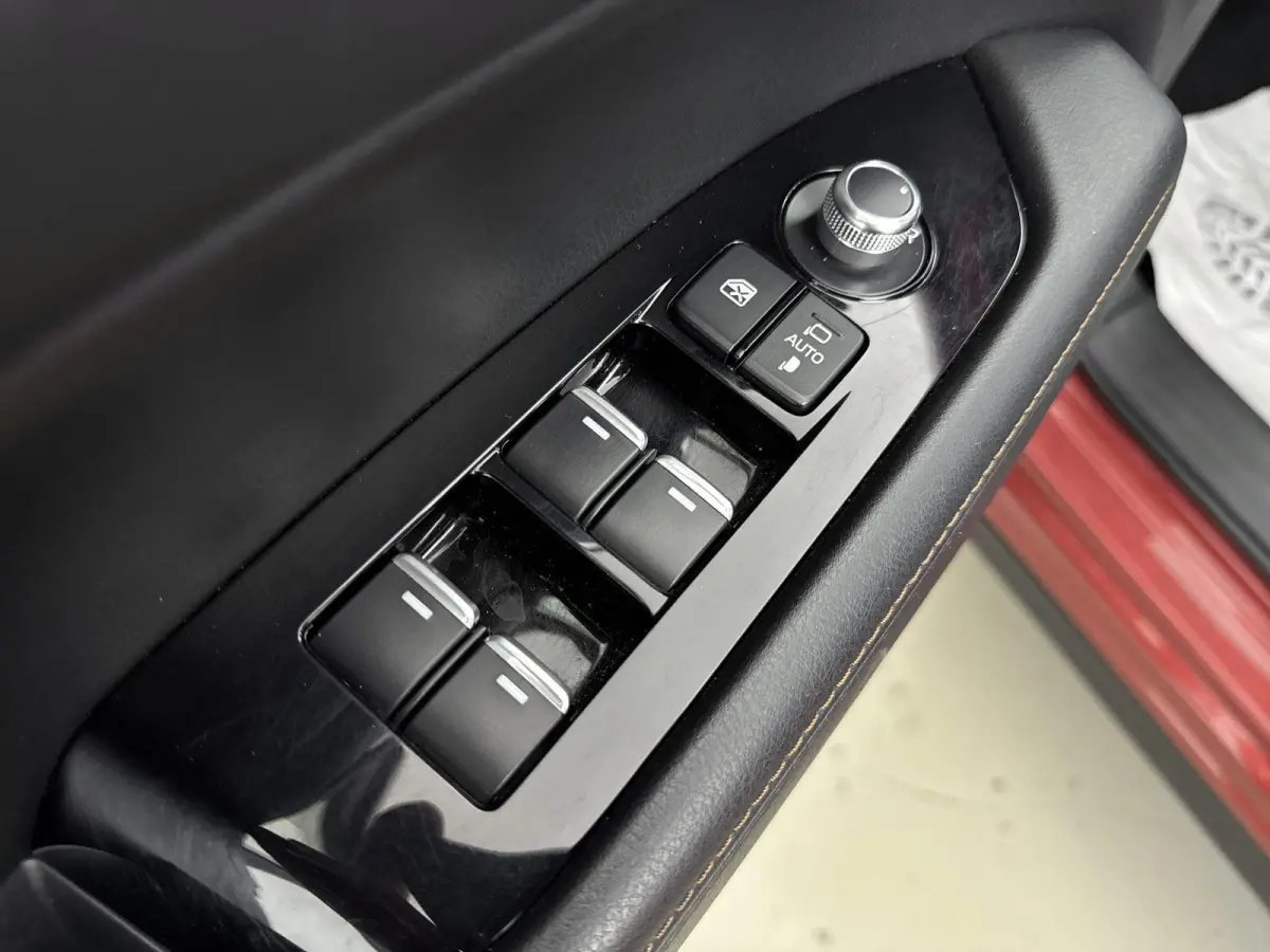 2.0 SkyActiv-G 165Pk Luxury | Memory Seats | Lederen Bekleding | Trekhaak |  360- Camera  | Stoel & Stuurverwarming | Stoelventilatie | Parkeersensoren | Elektrische Achterklep | Bose Premiu