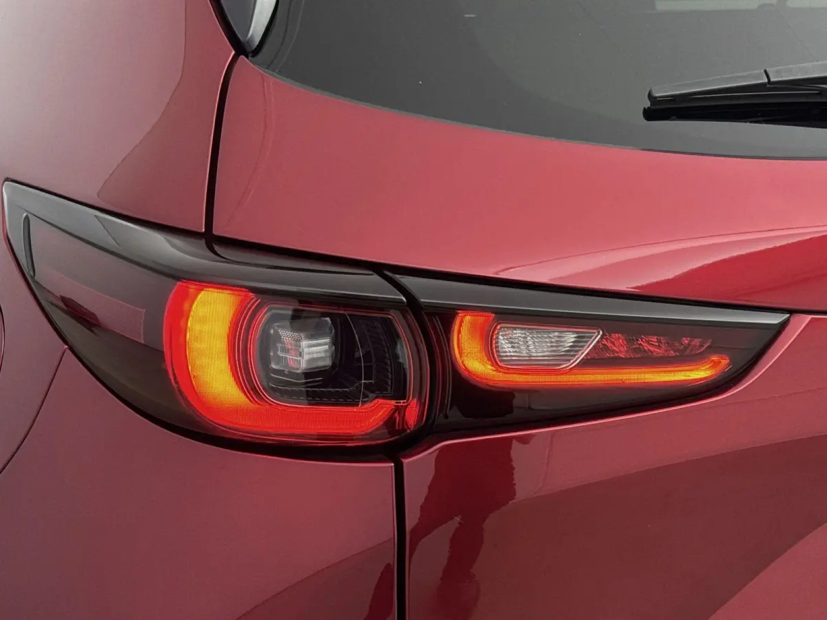 2.0 SkyActiv-G 165Pk Luxury | Memory Seats | Lederen Bekleding | Trekhaak |  360- Camera  | Stoel & Stuurverwarming | Stoelventilatie | Parkeersensoren | Elektrische Achterklep | Bose Premiu