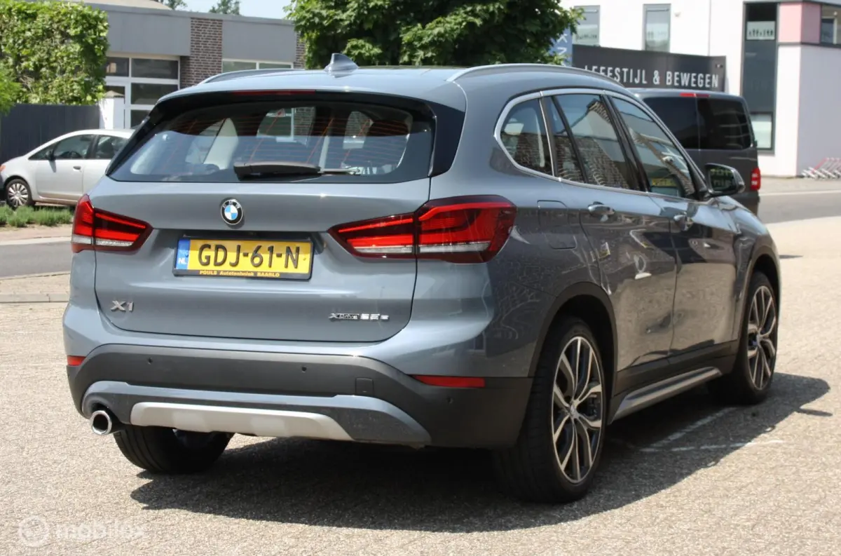xDrive25e High Exe, trekhaak, head up, pano