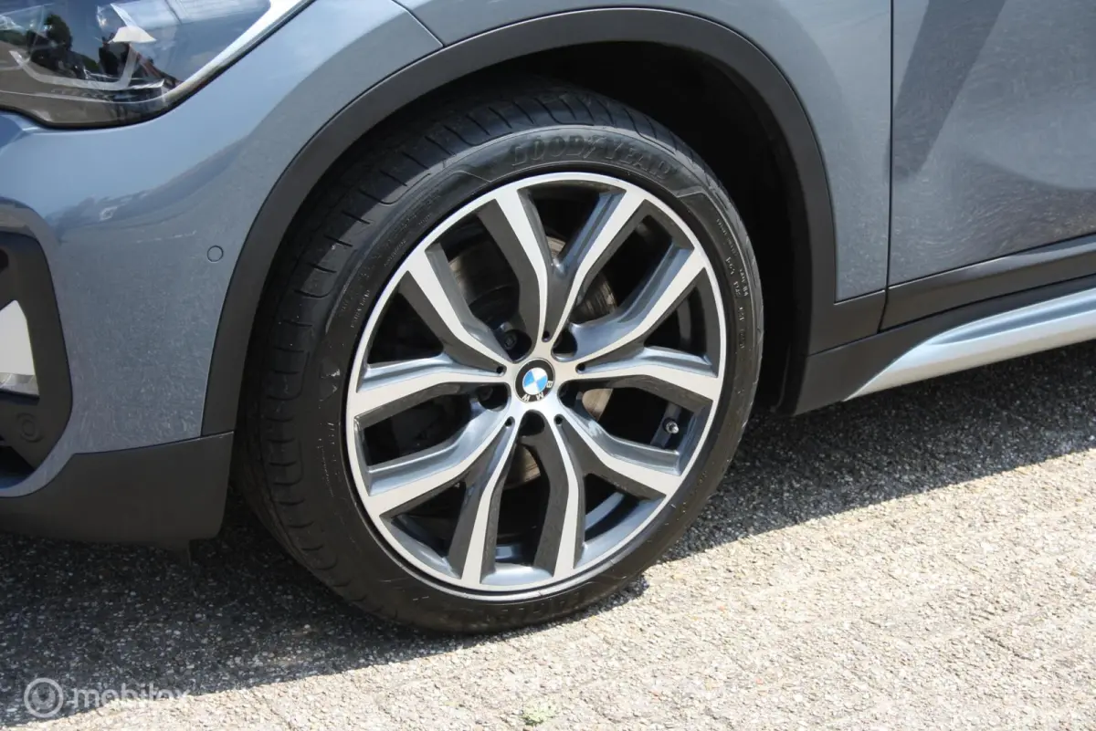 xDrive25e High Exe, trekhaak, head up, pano