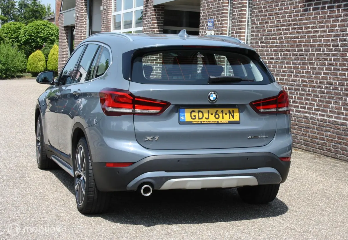 xDrive25e High Exe, trekhaak, head up, pano