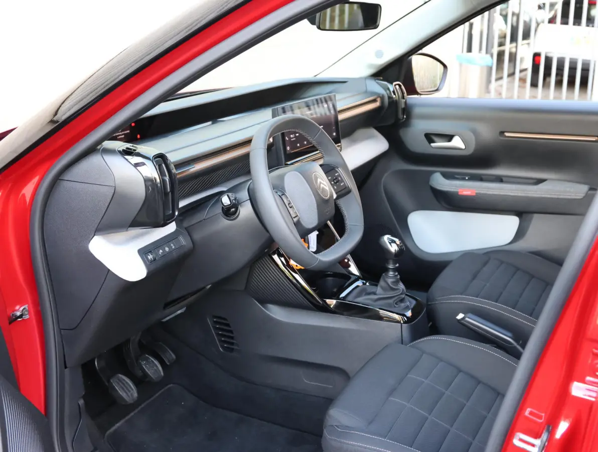 1.2 100pk Plus | Navigatie | Camera | Climate control | Apple en Android | Lichtmetalen velgen
