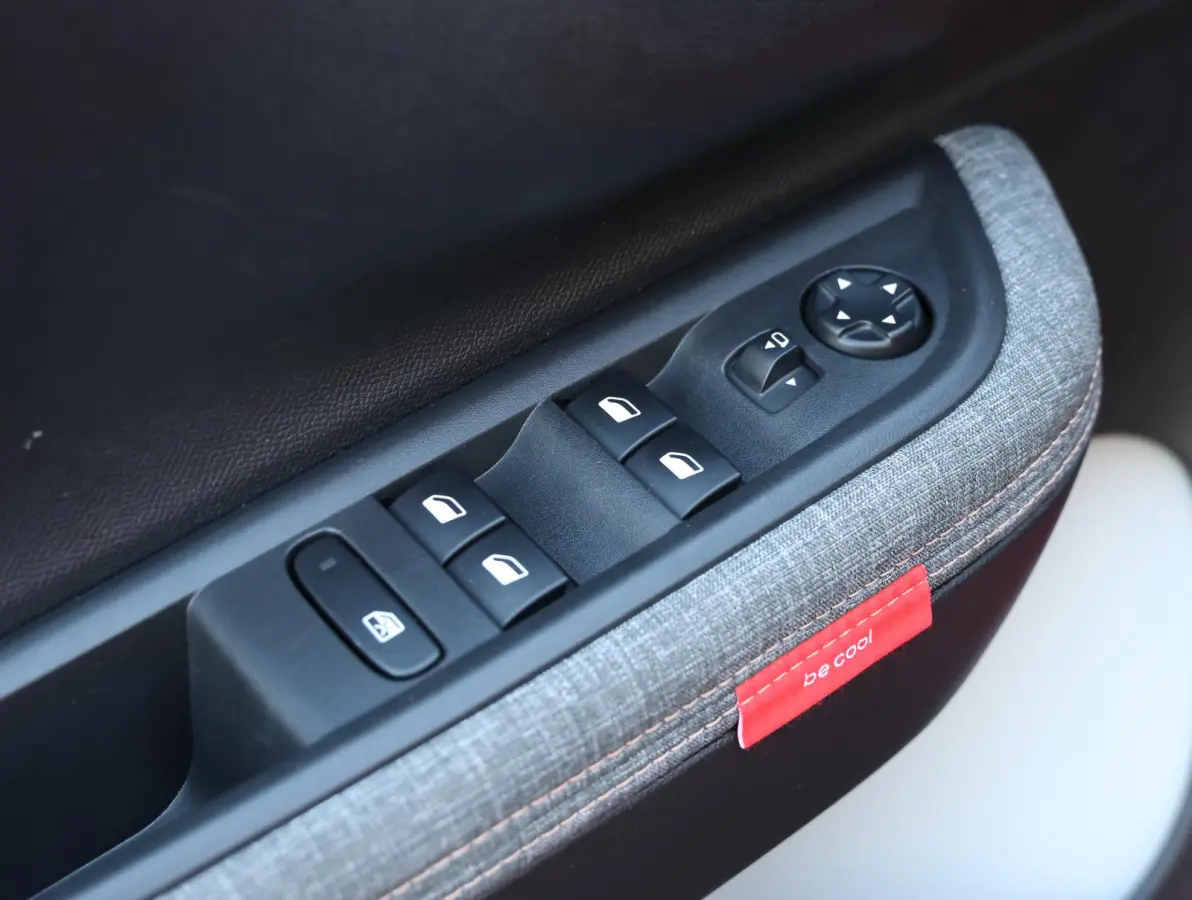 1.2 100pk Plus | Navigatie | Camera | Climate control | Apple en Android | Lichtmetalen velgen