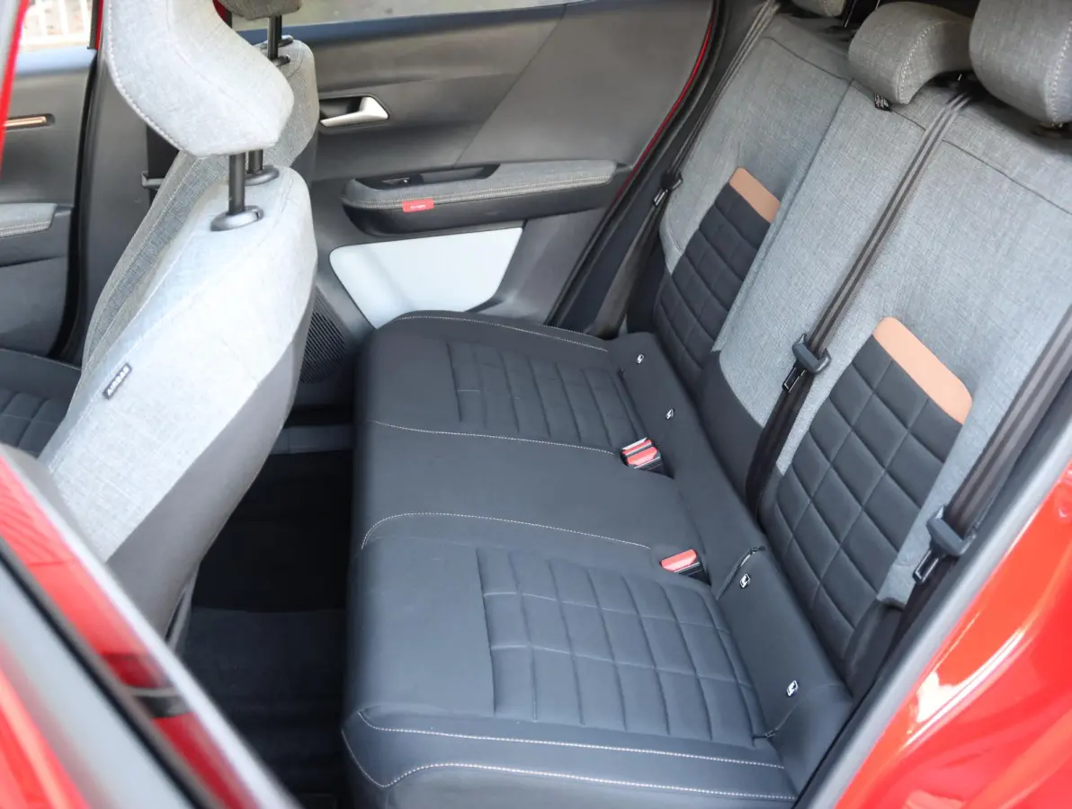 1.2 100pk Plus | Navigatie | Camera | Climate control | Apple en Android | Lichtmetalen velgen