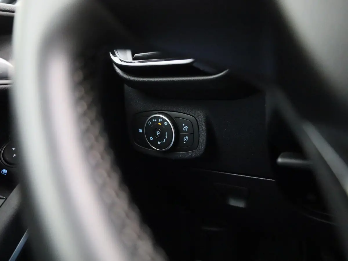 1.0 EcoBoost Hybrid Titanium | Cruise Control | Airco | Parkeersensoren | Apple Carplay/Android Auto |