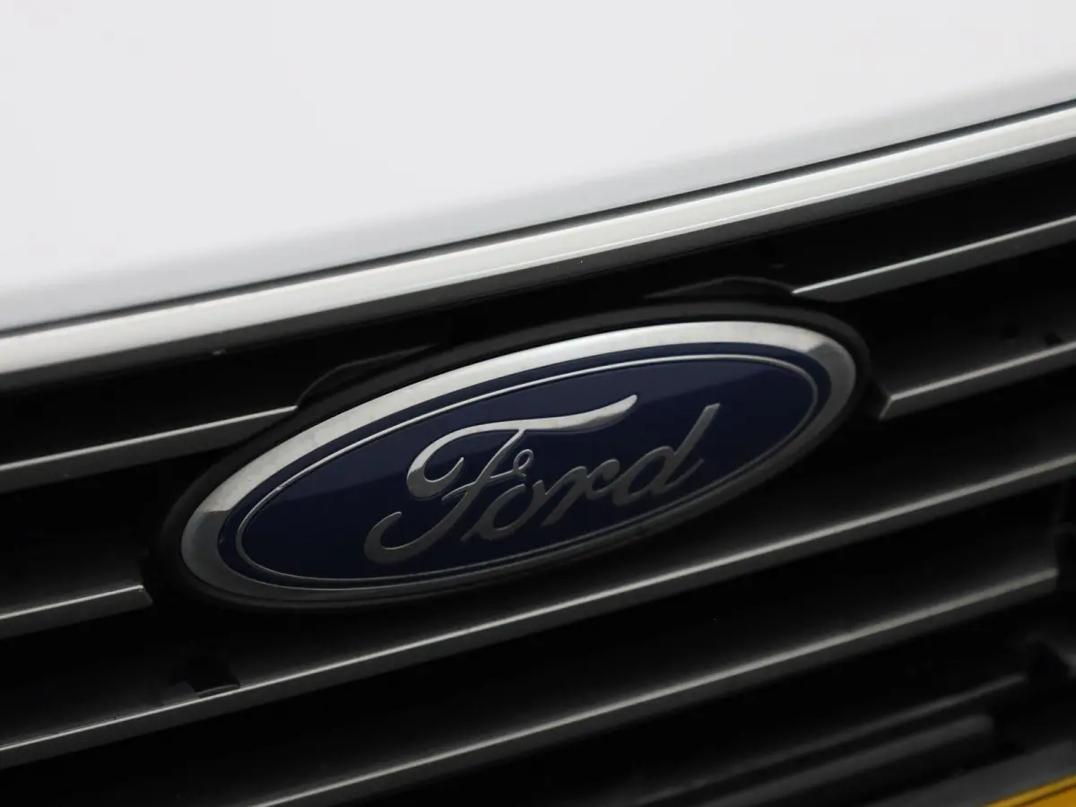 1.0 EcoBoost Hybrid Titanium | Cruise Control | Airco | Parkeersensoren | Apple Carplay/Android Auto |