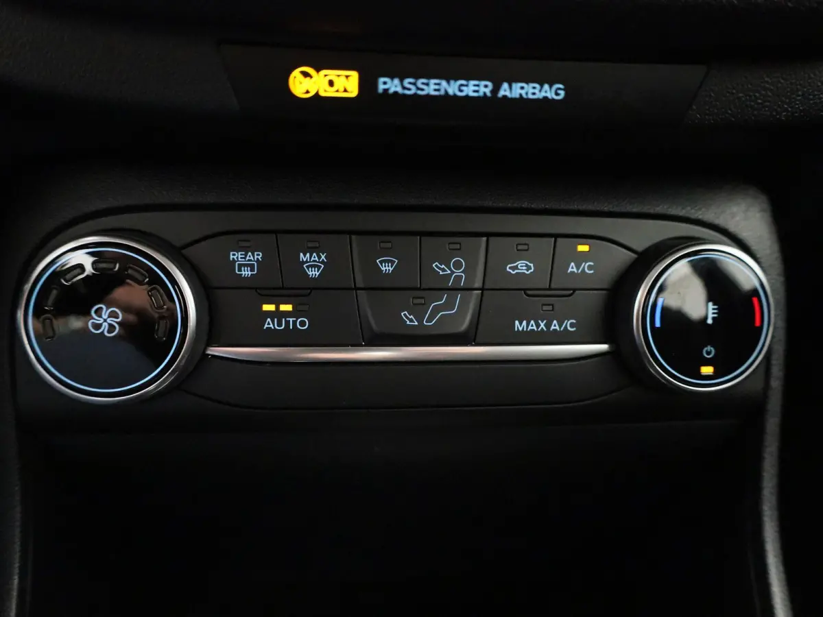 1.0 EcoBoost Hybrid Titanium | Cruise Control | Airco | Parkeersensoren | Apple Carplay/Android Auto |