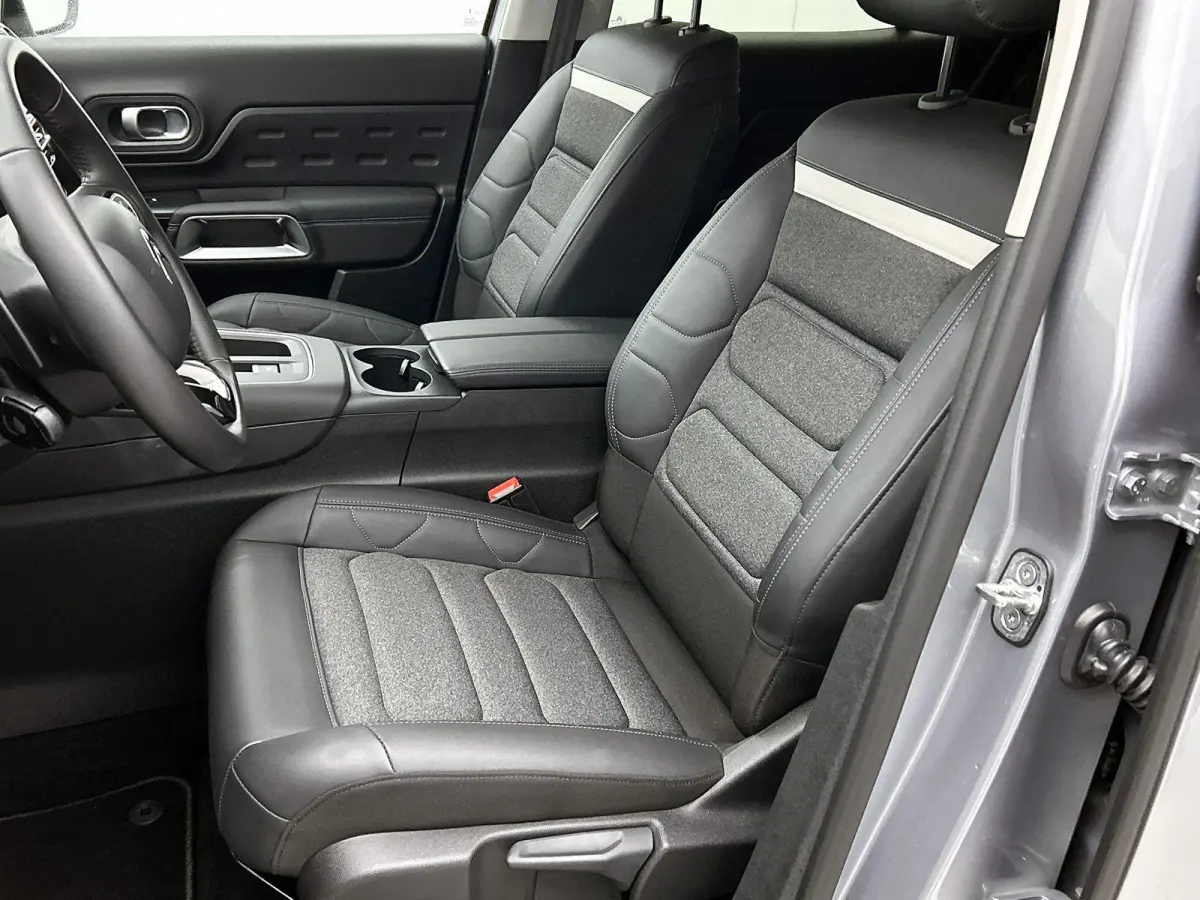 1.6 Plug-in Hybrid Plus 225pk Automaat | Navigatie | Climate Control | Adaptieve Cruise Control | 18"LMV | Dodehoekdetectie | Keyless Entry/Start | LED | Apple Carplay/Android Auto |