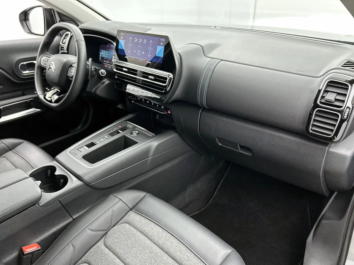 1.6 Plug-in Hybrid Plus 225pk Automaat | Navigatie | Climate Control | Adaptieve Cruise Control | 18"LMV | Dodehoekdetectie | Keyless Entry/Start | LED | Apple Carplay/Android Auto |