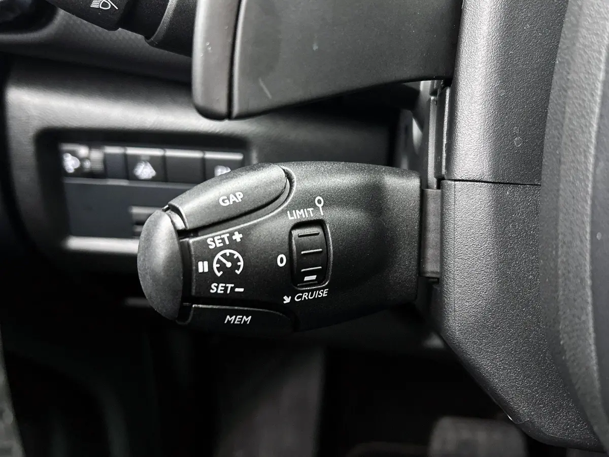 1.6 Plug-in Hybrid Plus 225pk Automaat | Navigatie | Climate Control | Adaptieve Cruise Control | 18"LMV | Dodehoekdetectie | Keyless Entry/Start | LED | Apple Carplay/Android Auto |
