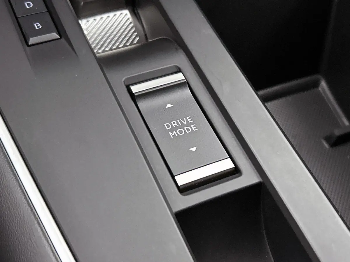 1.6 Plug-in Hybrid Plus 225pk Automaat | Navigatie | Climate Control | Adaptieve Cruise Control | 18"LMV | Dodehoekdetectie | Keyless Entry/Start | LED | Apple Carplay/Android Auto |
