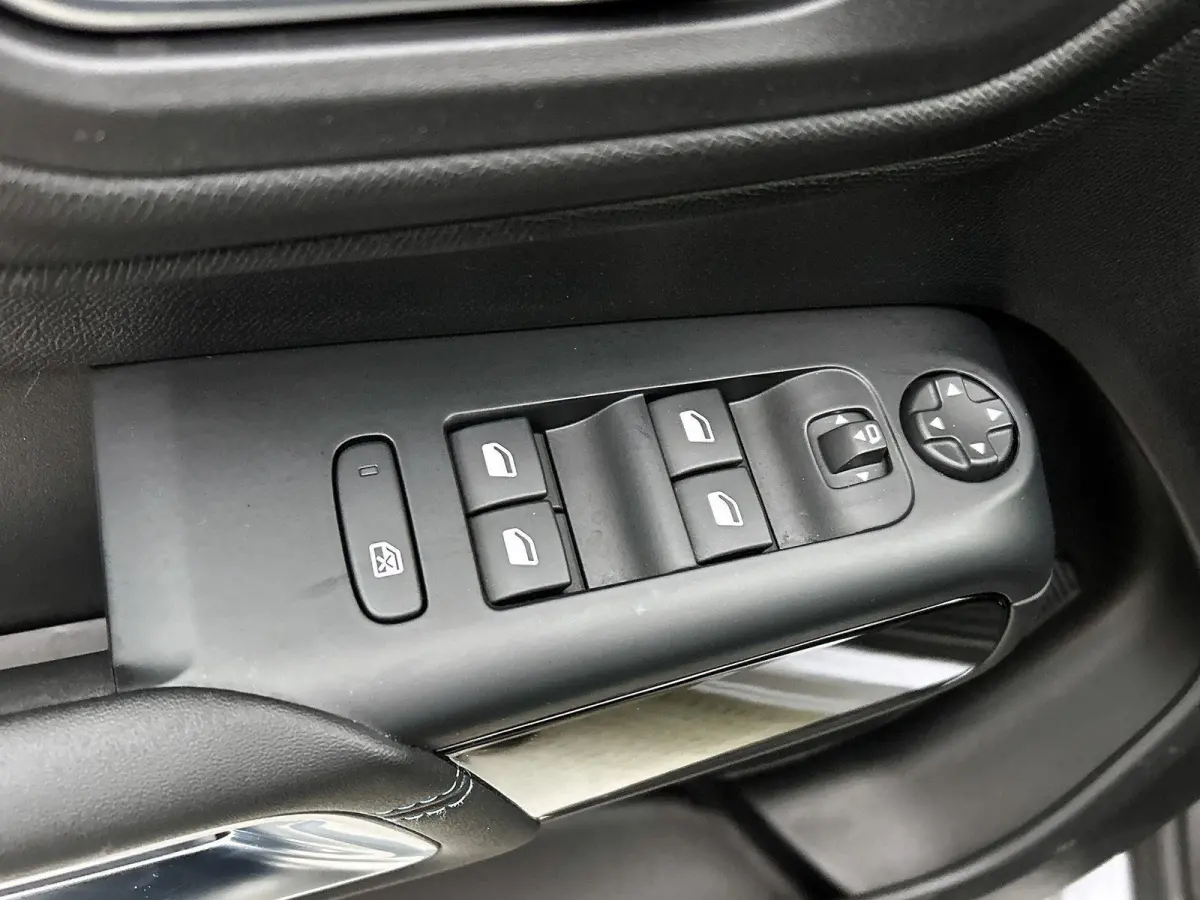 1.6 Plug-in Hybrid Plus 225pk Automaat | Navigatie | Climate Control | Adaptieve Cruise Control | 18"LMV | Dodehoekdetectie | Keyless Entry/Start | LED | Apple Carplay/Android Auto |