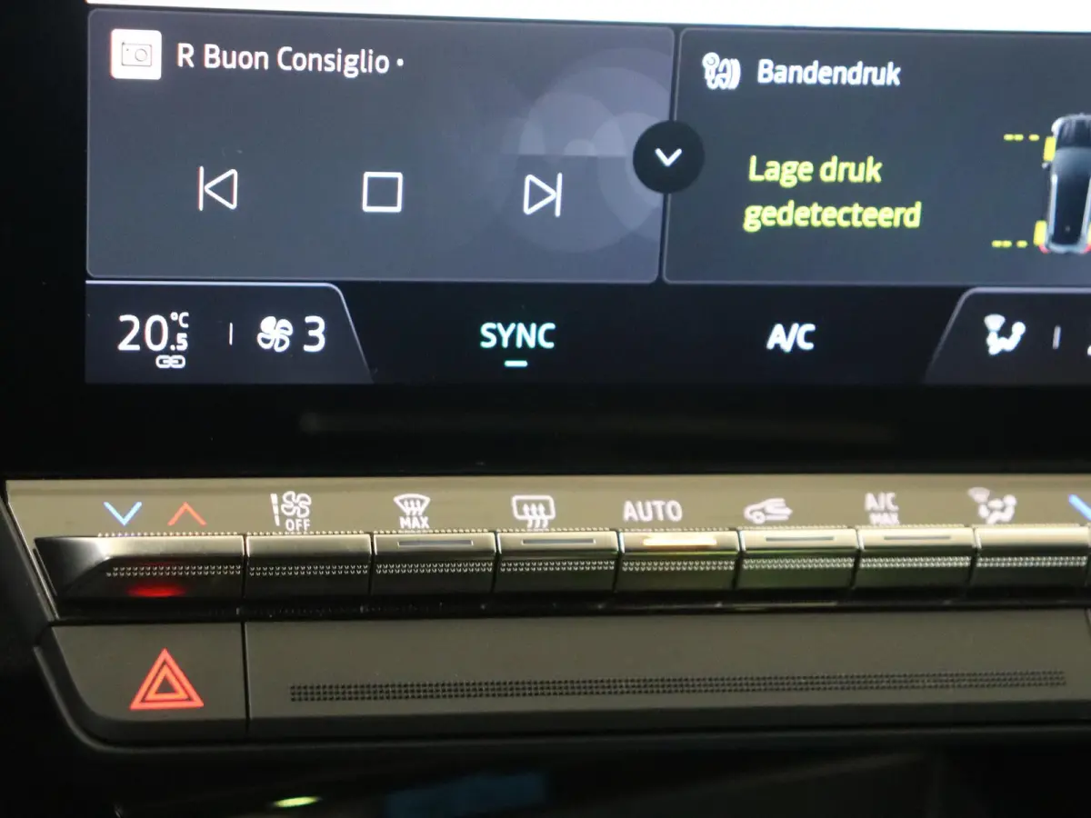 1.2 E-Tech Full Hybrid Techno 200PK | Navigatie | Draadloze Apple & Android Carplay | Parkeersensoren & Camera | Elektrische Achterklep | Ambiance Verlichting | Multi-sense |